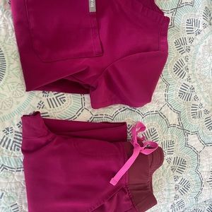Figs scrub set- dark magenta; excellent condition